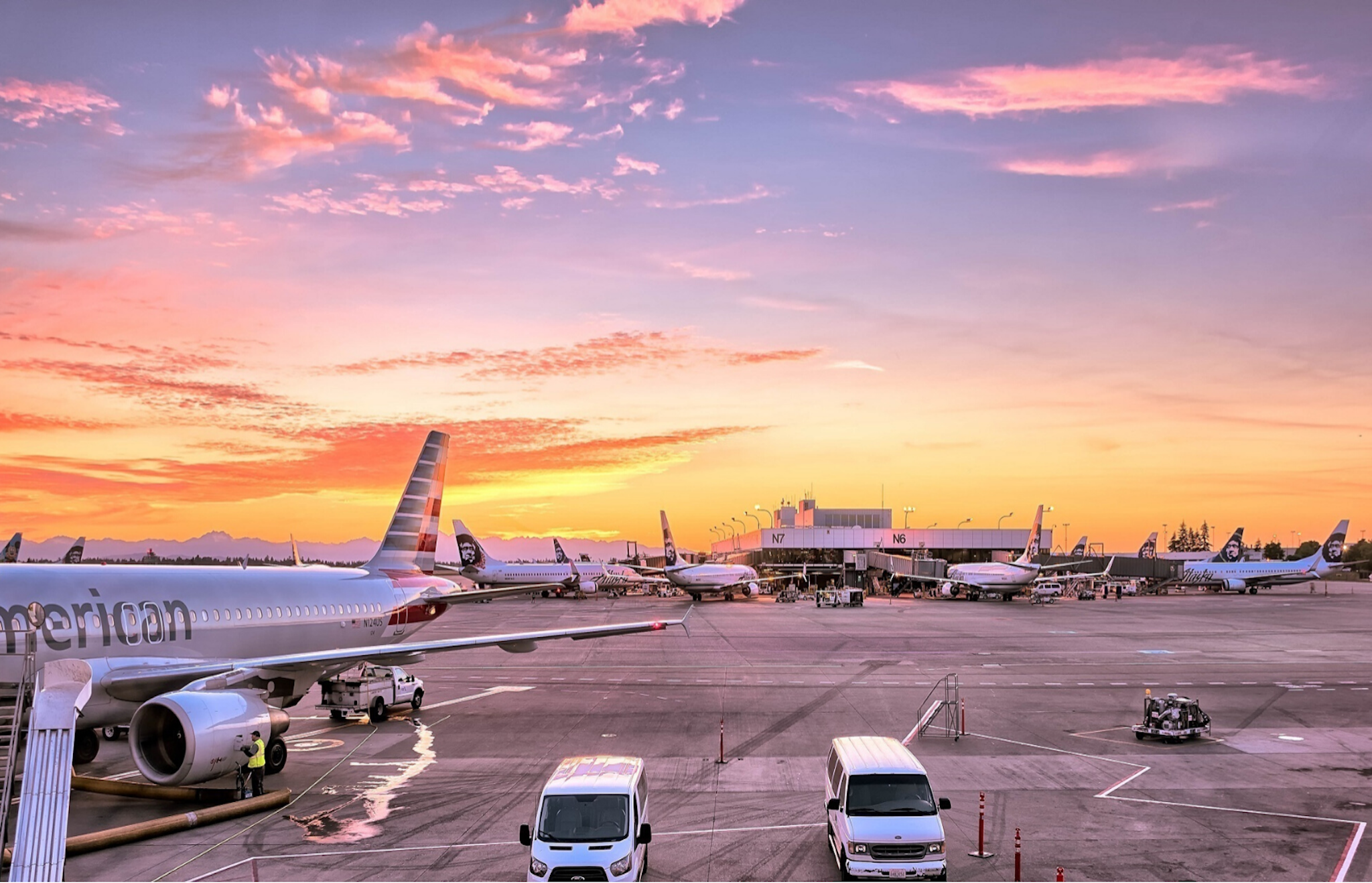 Aviones en un aeropuerto.